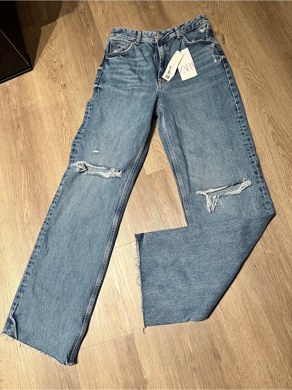Zara Women High Rise Straight Leg Medium Wash Distressed Blue Denim Jeans NWT